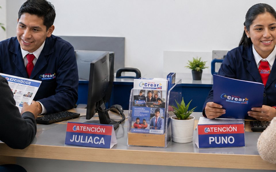 Personal de CETPRO Crear atendiendo consultas para las sedes de Juliaca y Puno.